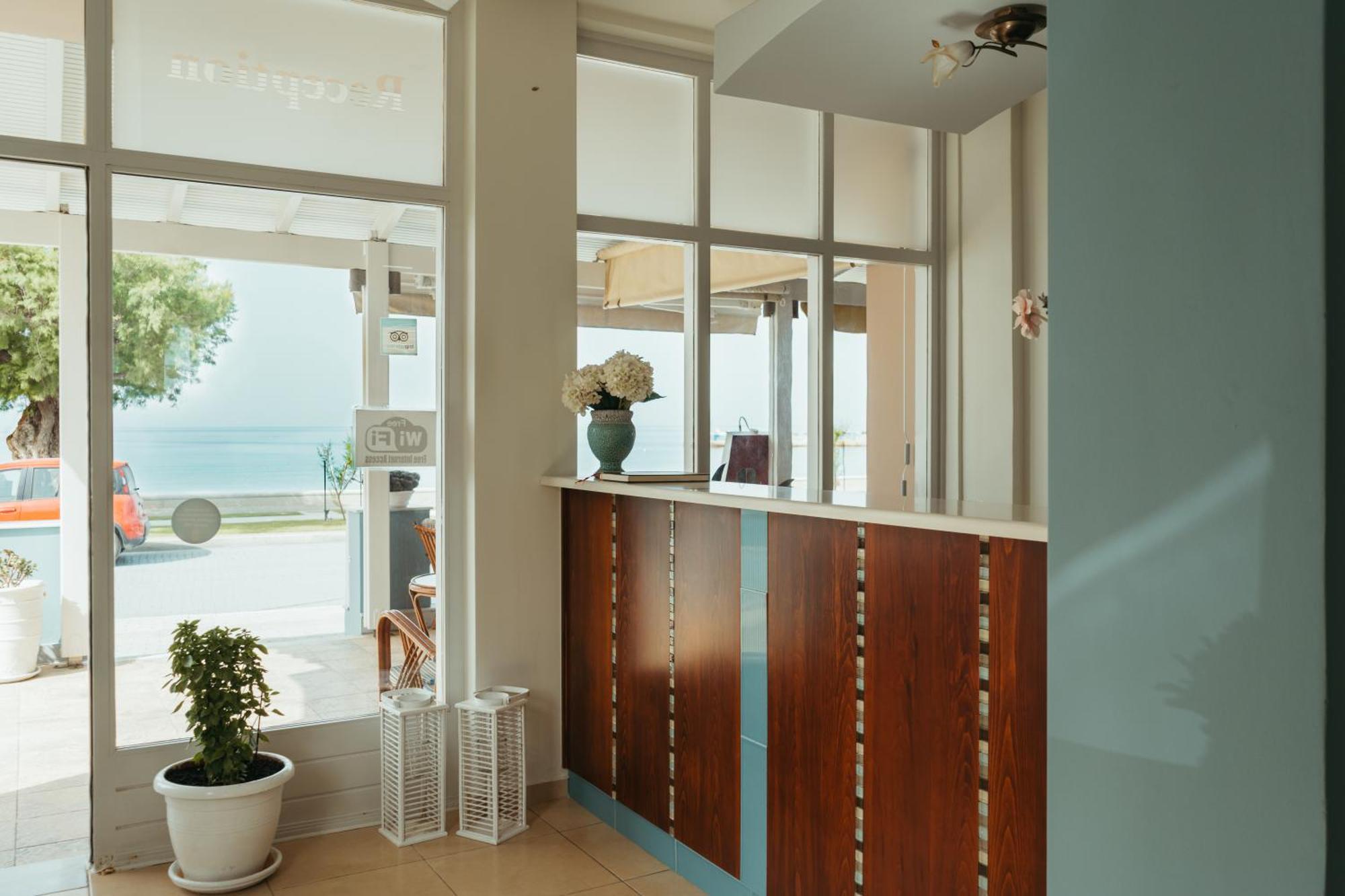 Hotel Livikon Плакиас Екстериор снимка